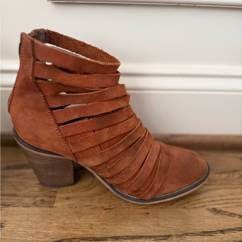 Free People Stylish Ankle Brown Hybrid
Strappy Leather Boots 39